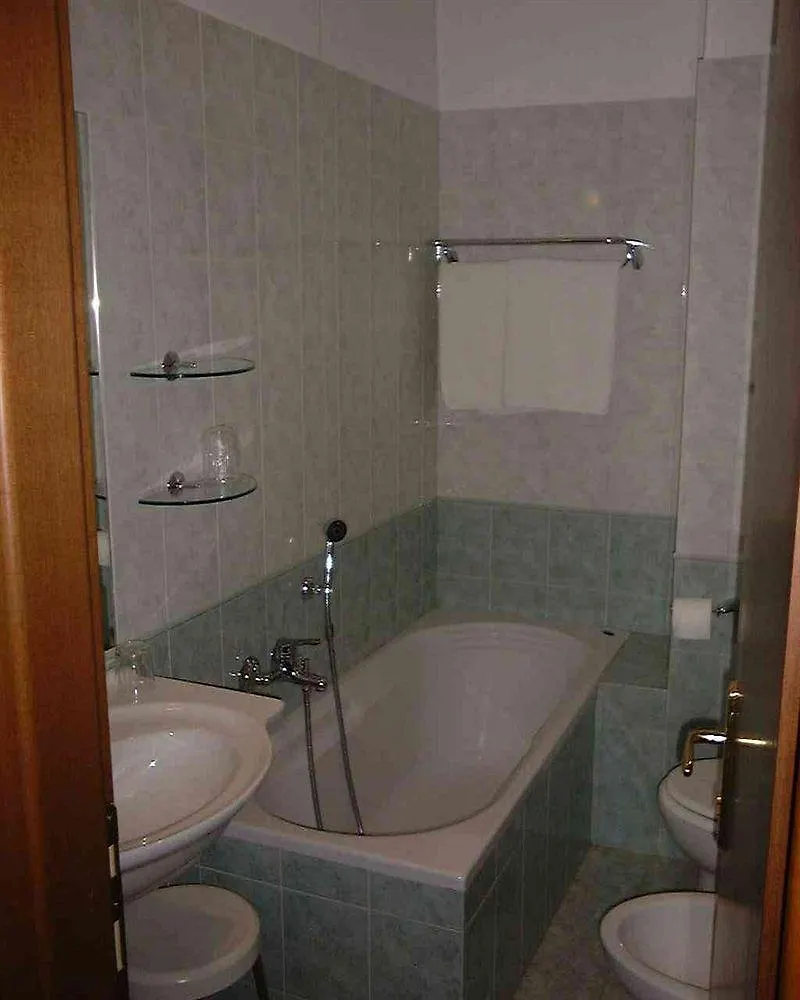 ***  Hotel Johnny Milan Italy