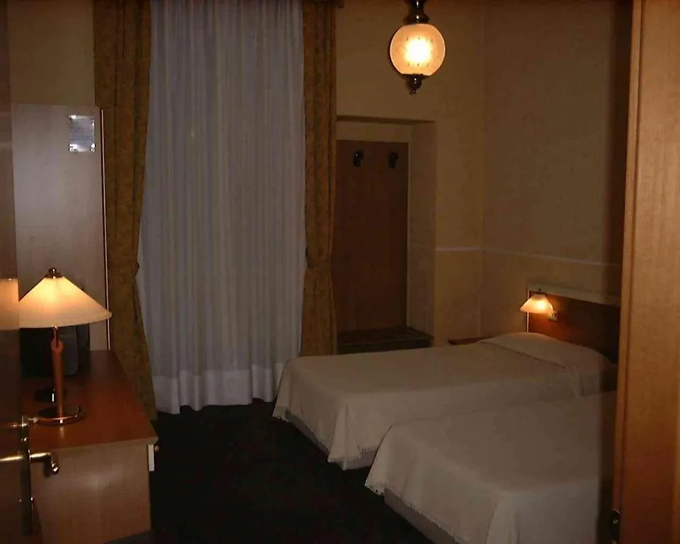 Hotel Johnny Milan 3*,  Italy